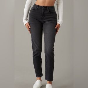 American Eagle Curvy Mom Jeans - Size 6